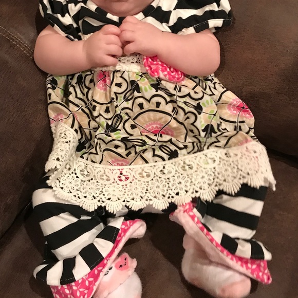 Ruffle Outfit - Picture 2 of 2